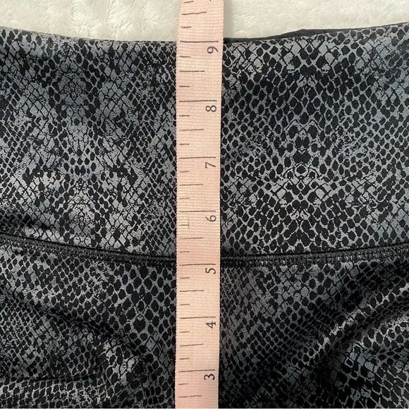 NWOT Victoria’s Secret Knockout Tights Size S Black Snake Foil - Picture 7 of 7